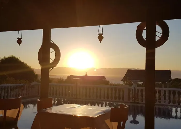 基弗特里克酒店 Çeşme